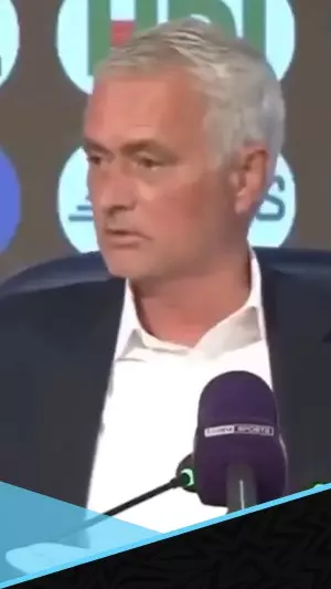 رد ساخر.. مورينيو يختار اللاعبين عن طريق رمي العملات